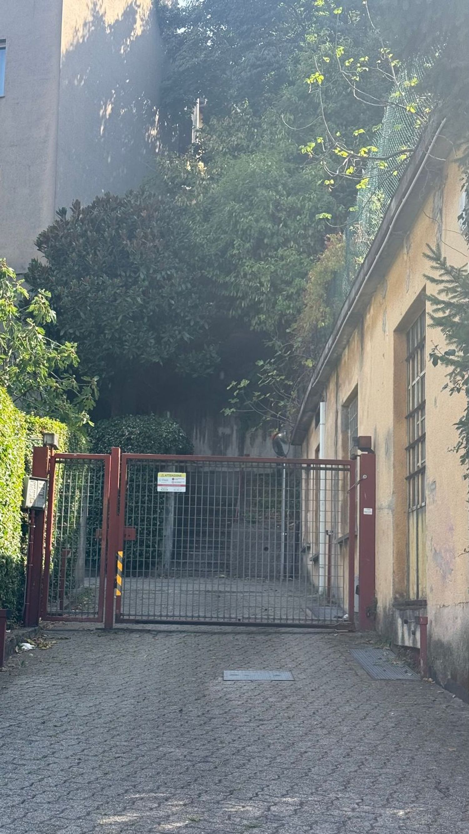 Box o garage in vendita a Como