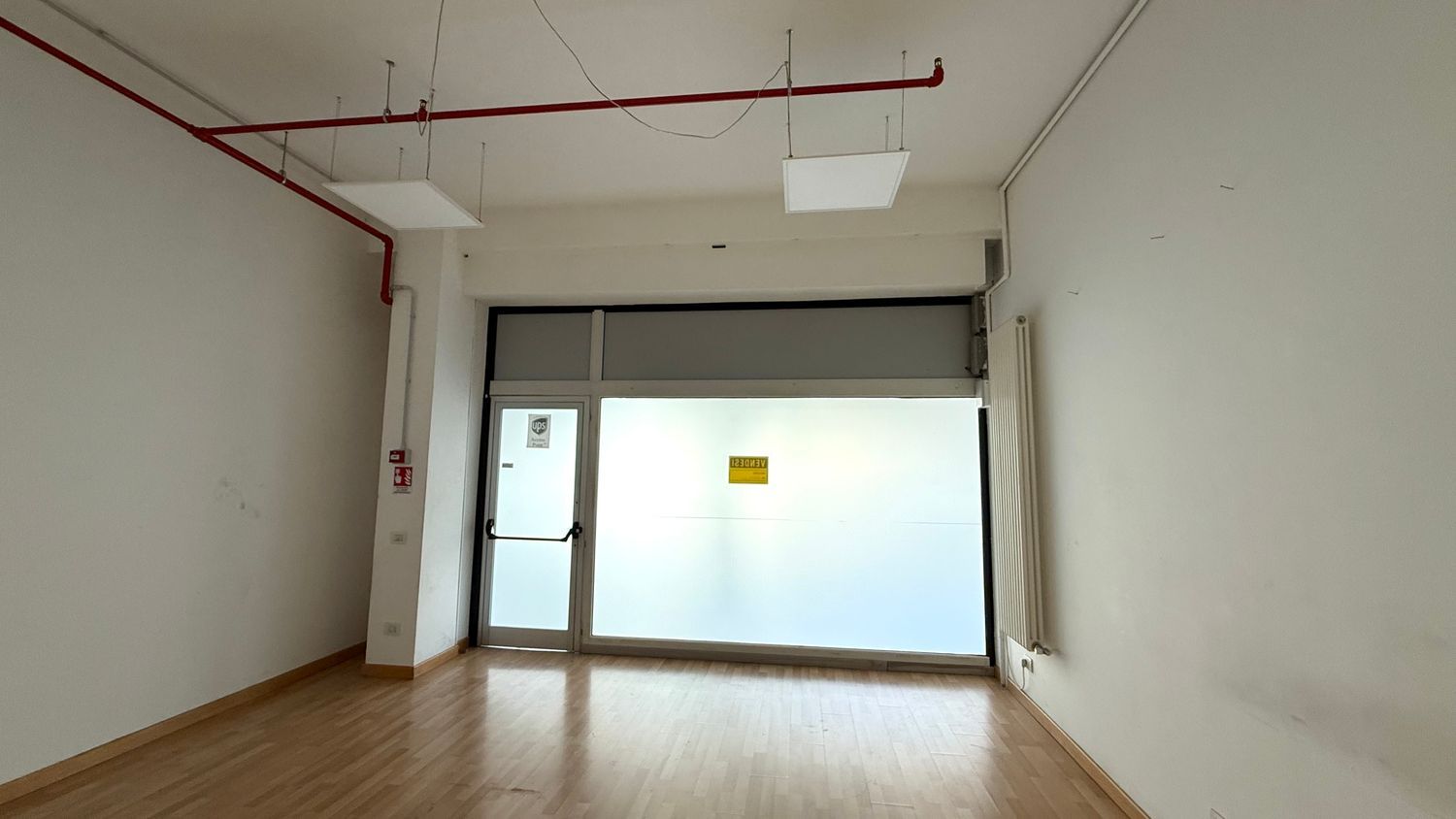 Locale commerciale in vendita a Cant