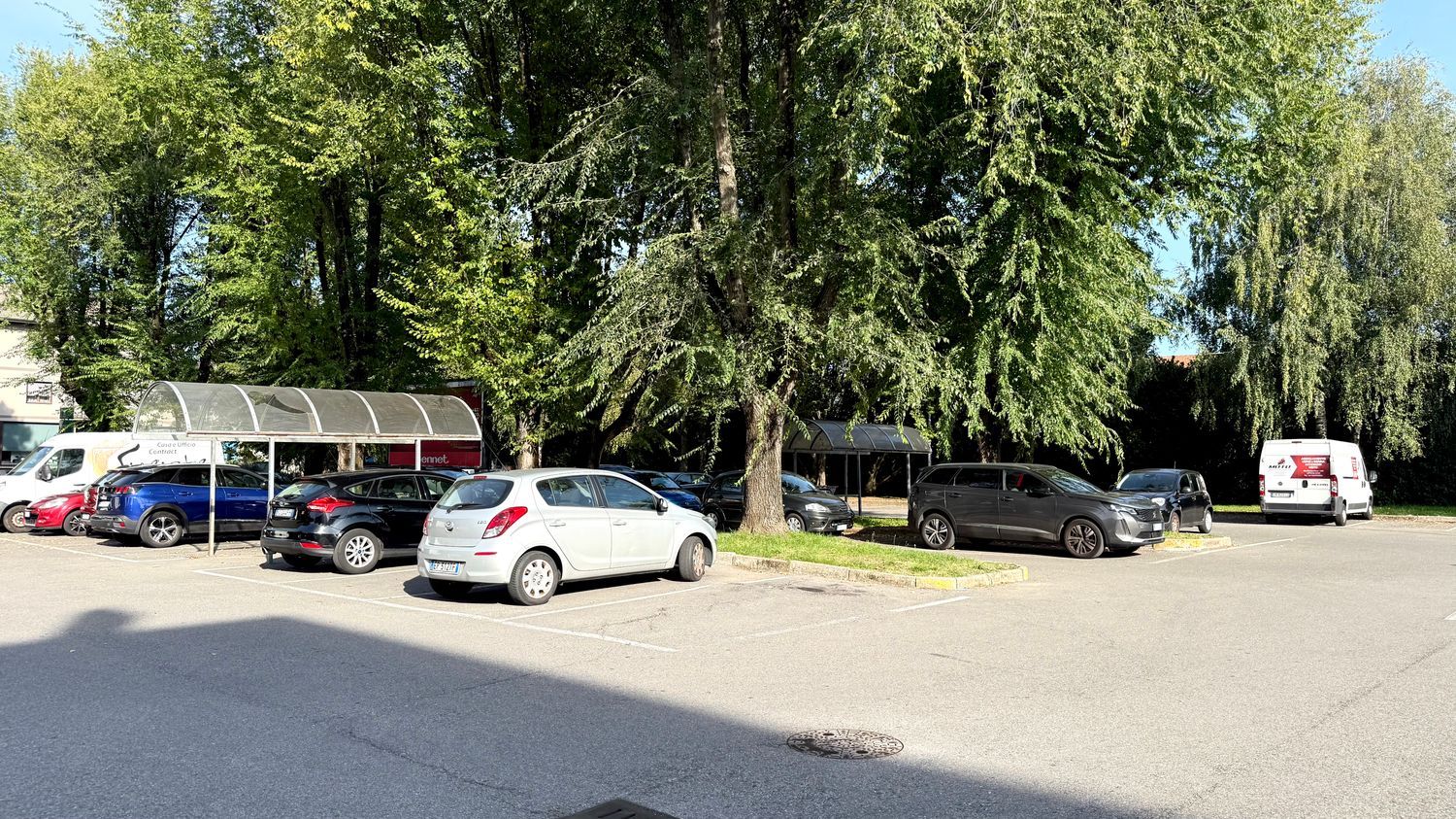 Locale commerciale in vendita a Cant