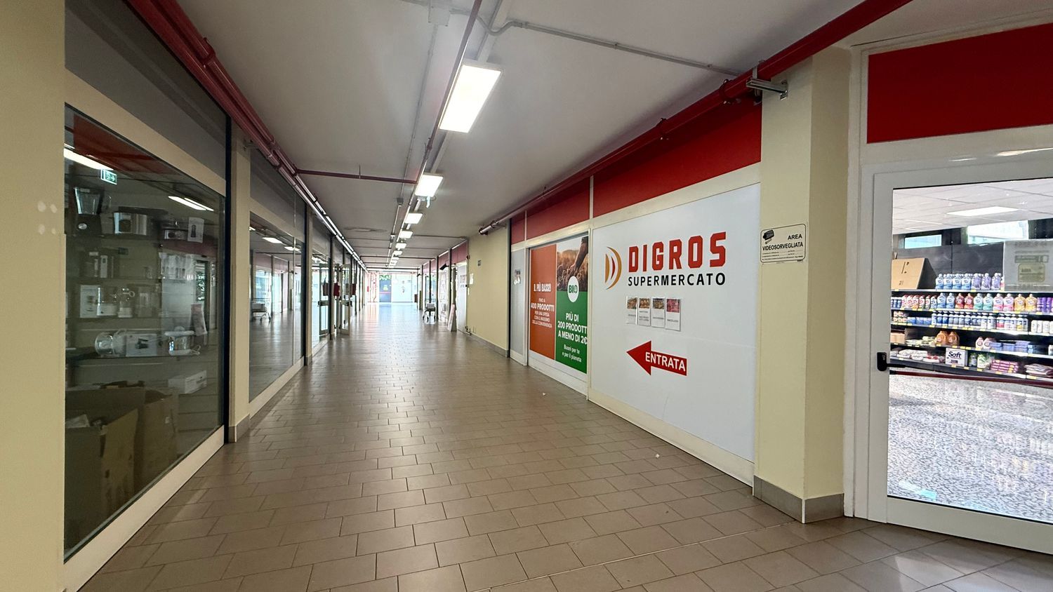 Locale commerciale in vendita a Cant