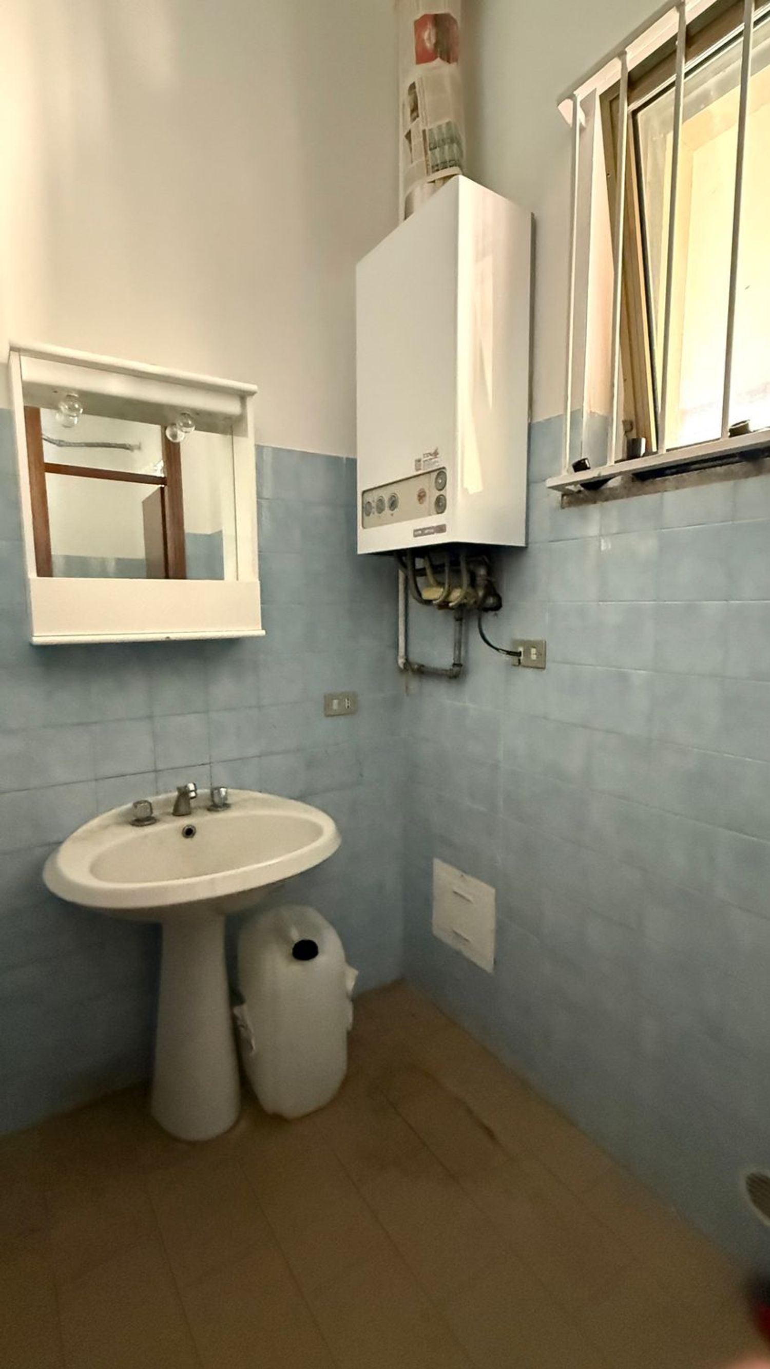 Locale commerciale in vendita a Cant