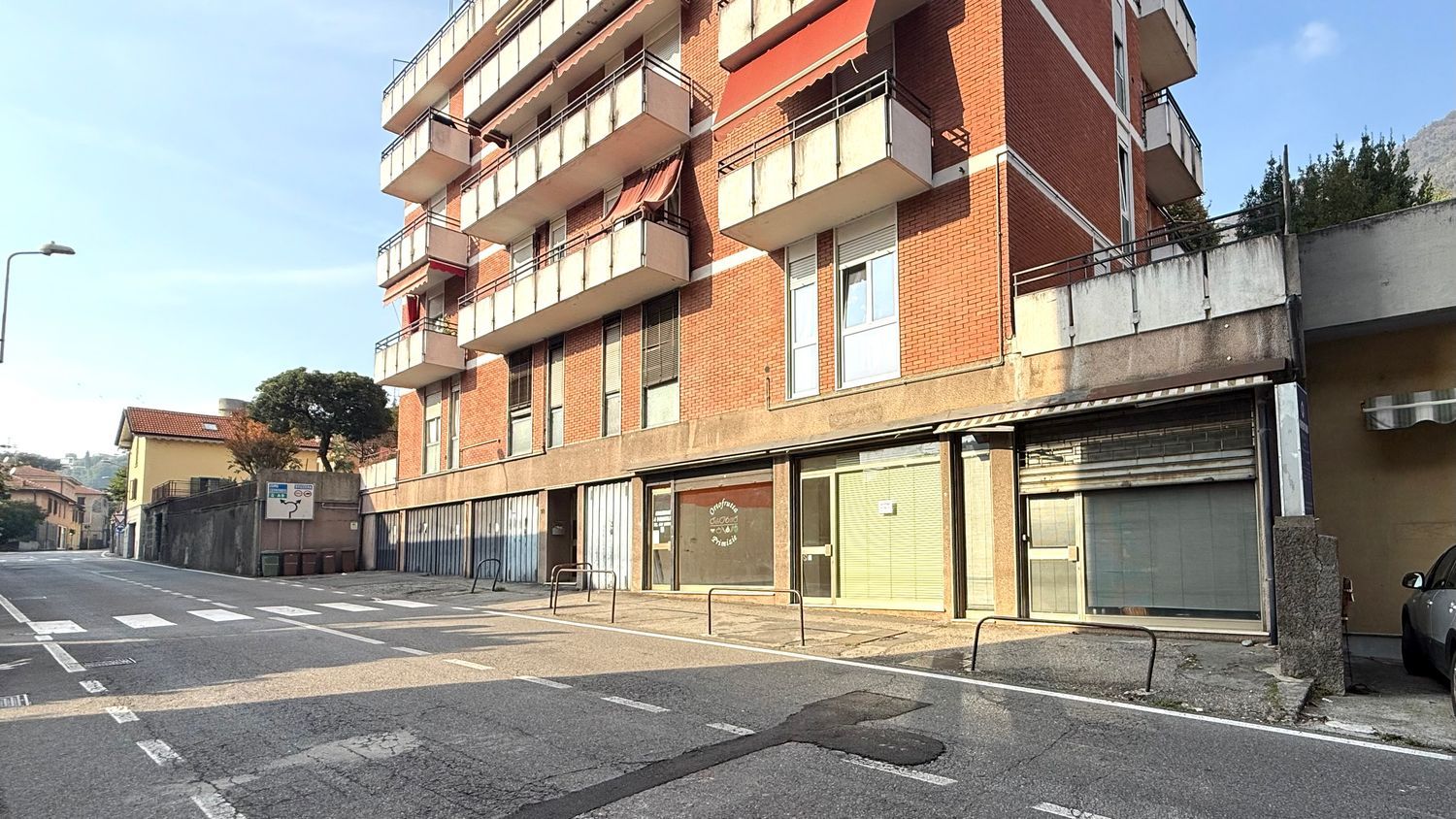 Locale commerciale in affitto a Maslianico