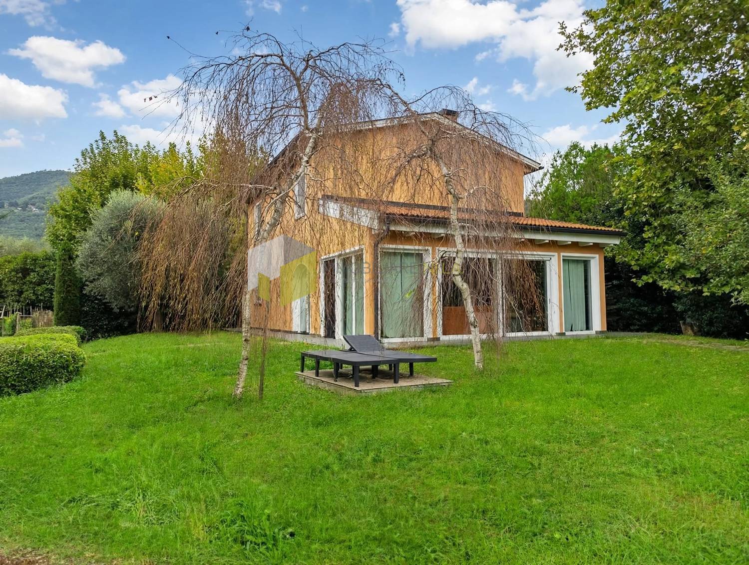 Villa con giardino a San Giuliano Terme