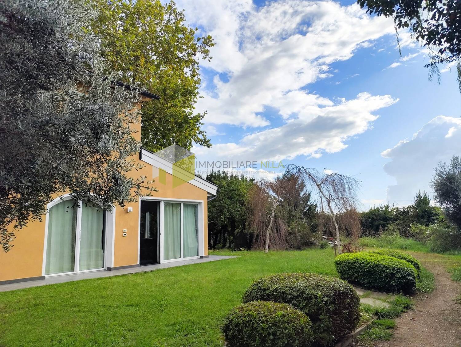 Villa con giardino a San Giuliano Terme