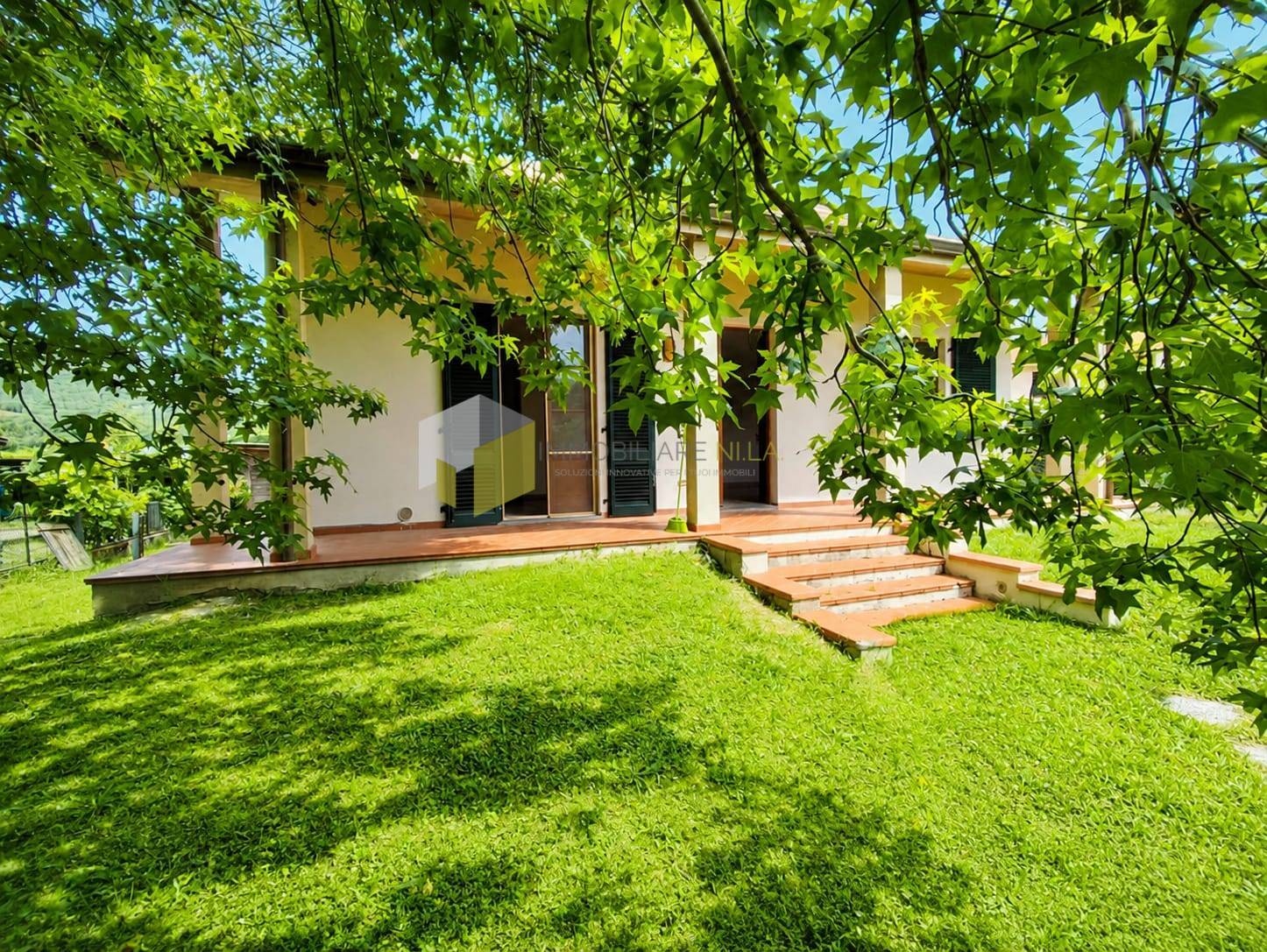 Villa con giardino a Vecchiano