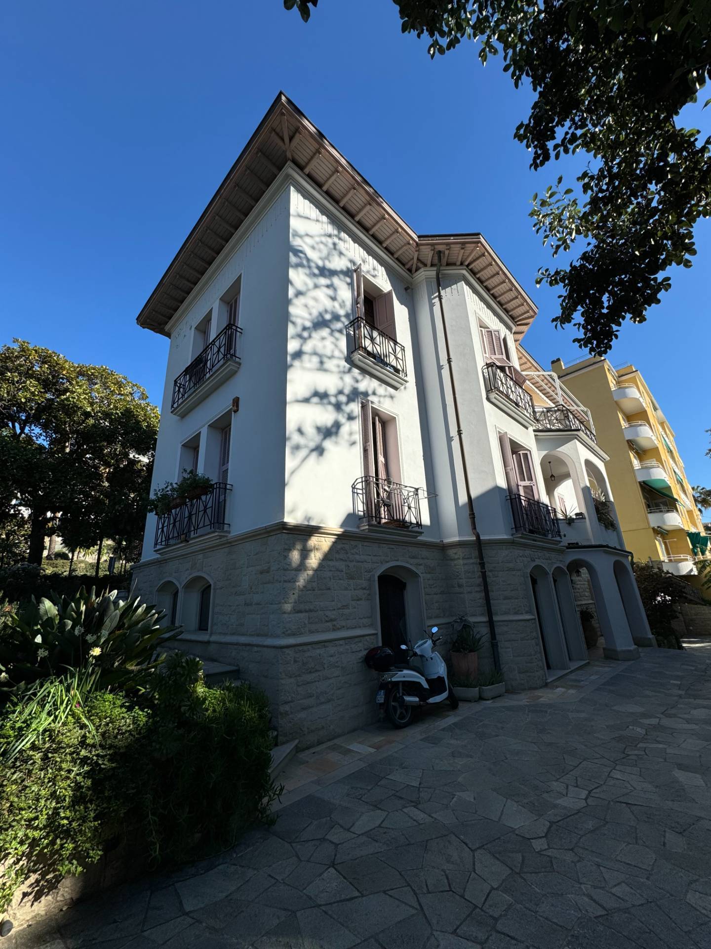 Villa in vendita a Bordighera