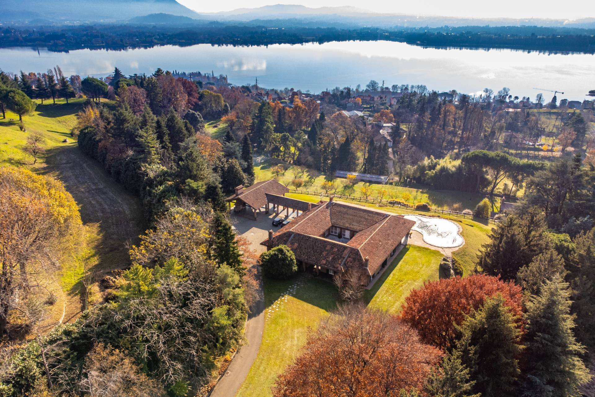 Villa in vendita a Eupilio