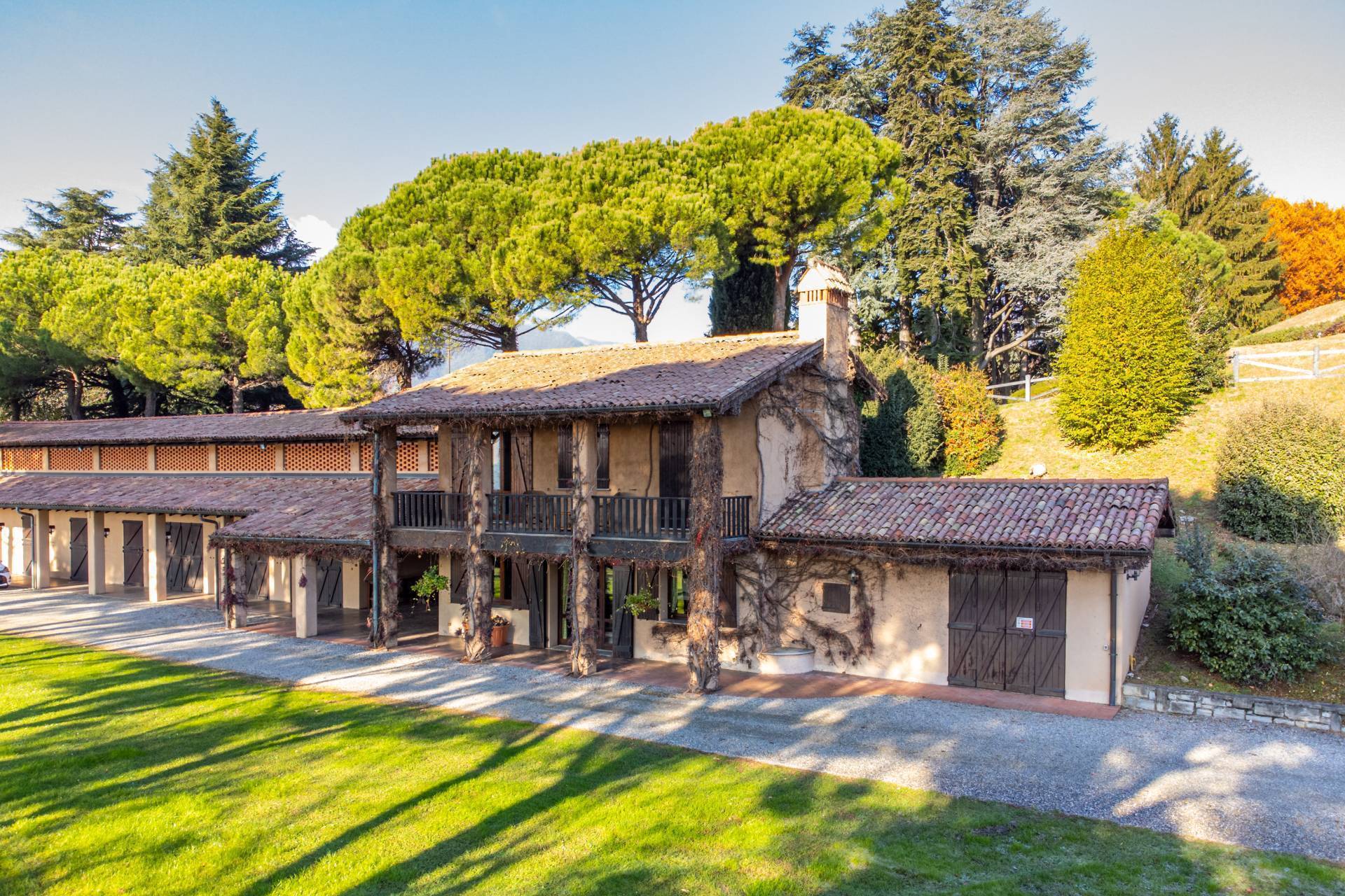 Villa in vendita a Eupilio