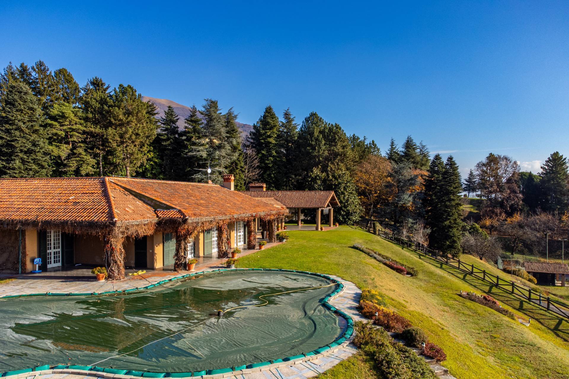 Villa in vendita a Eupilio