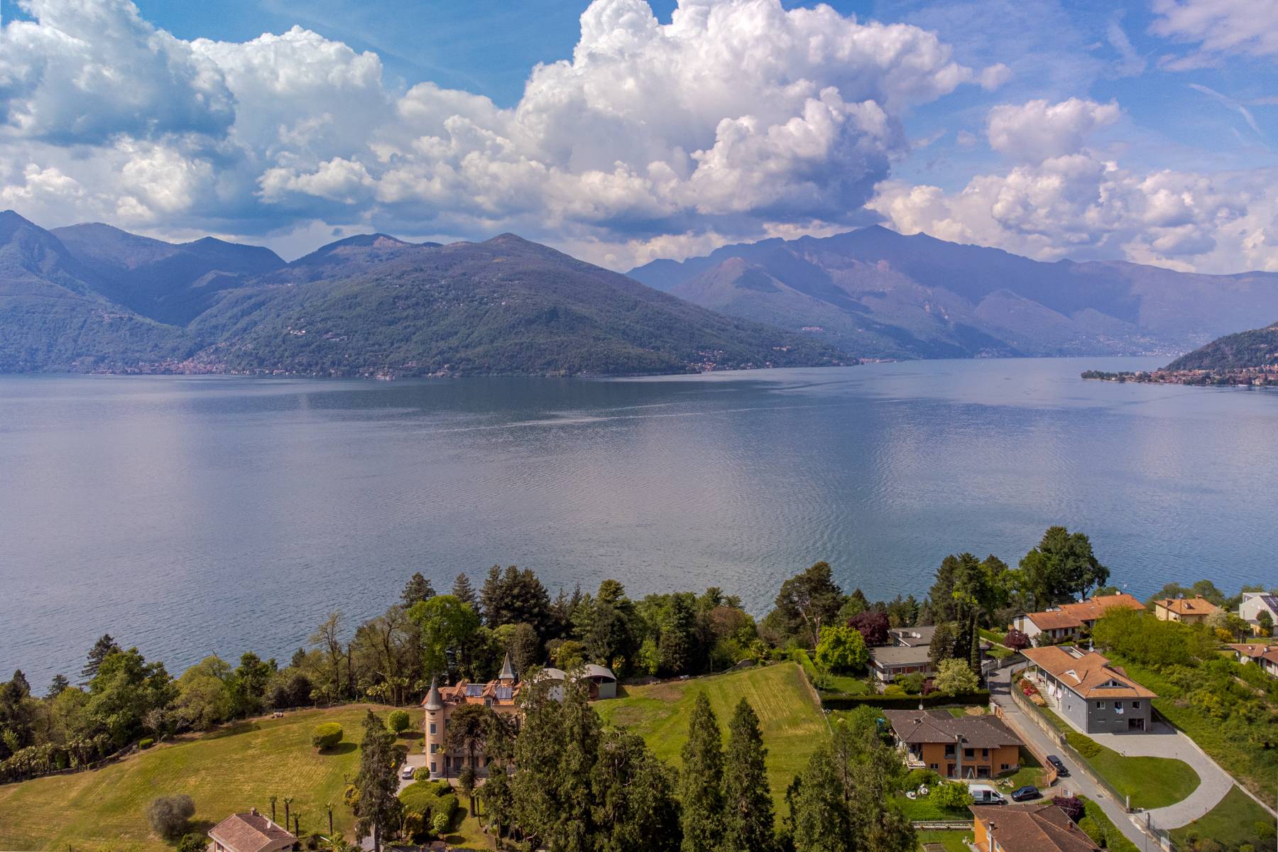 Villa in vendita a Luino