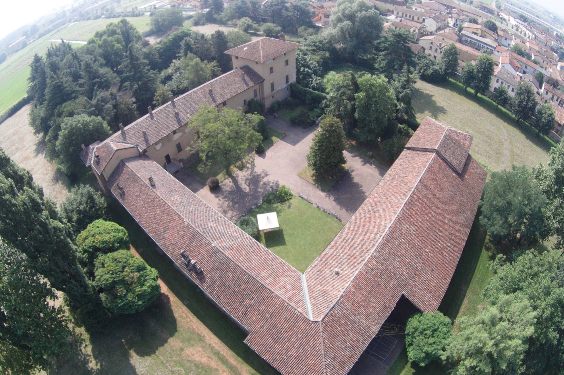 Castello in vendita a Vellezzo Bellini