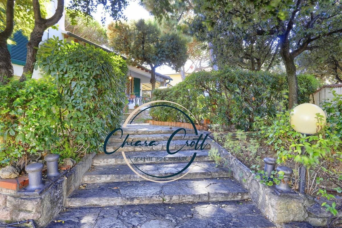 Villa con giardino a San Vincenzo