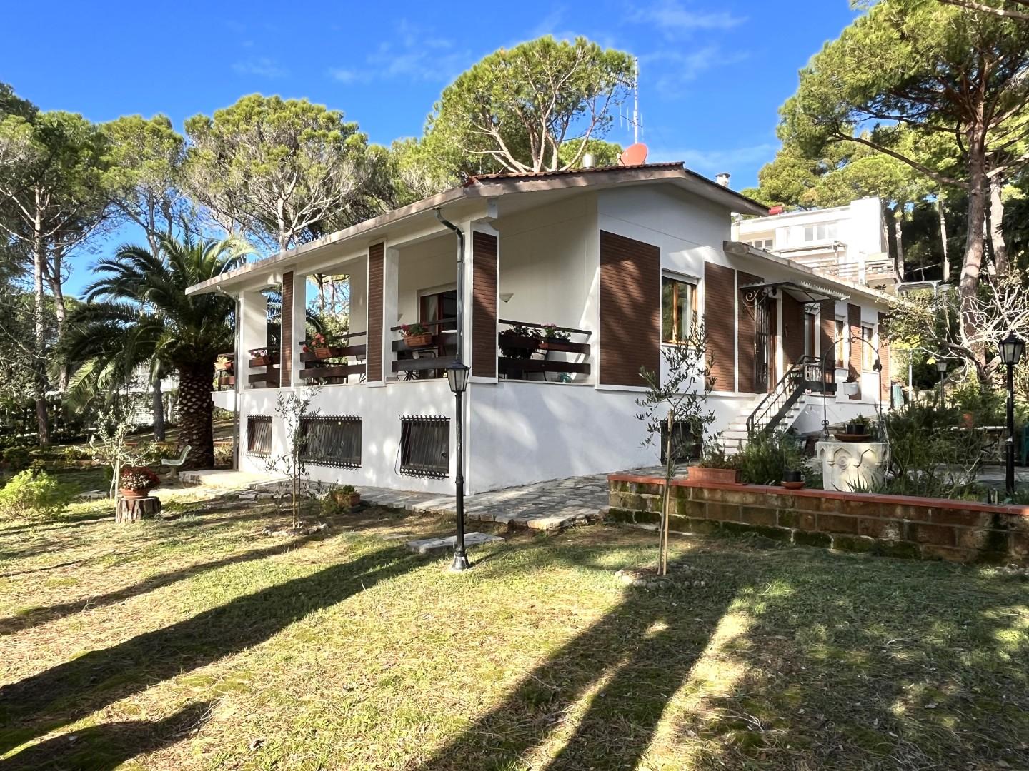 Villa con giardino, Livorno quercianella