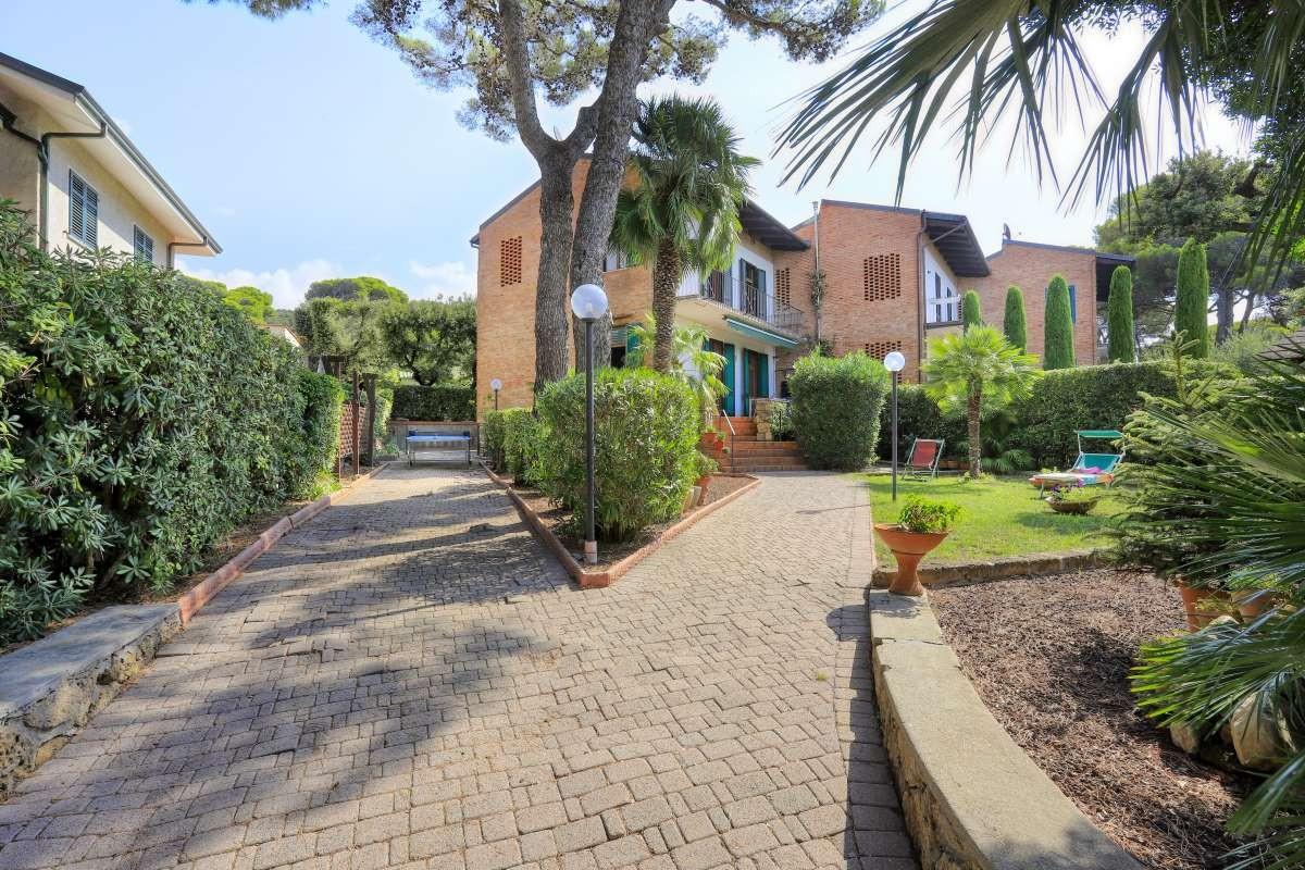 Villa Trifamiliari con giardino, Livorno quercianella