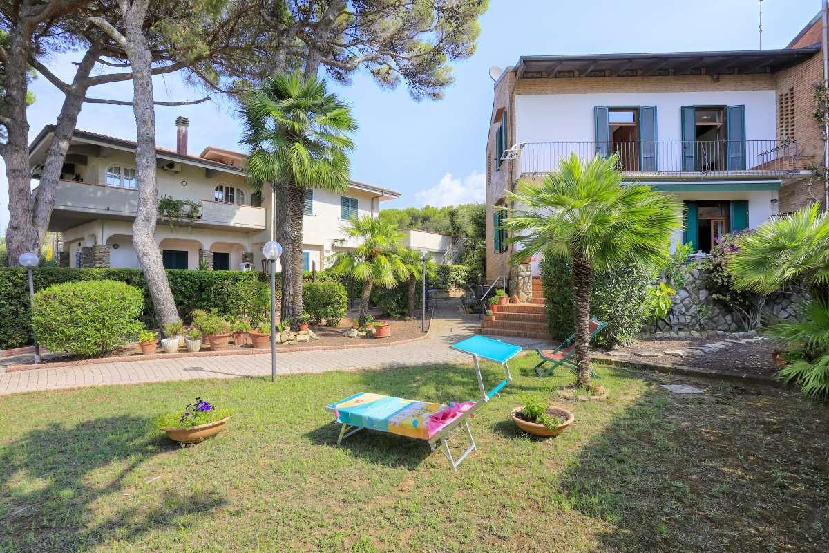 Villa Trifamiliari con giardino, Livorno quercianella