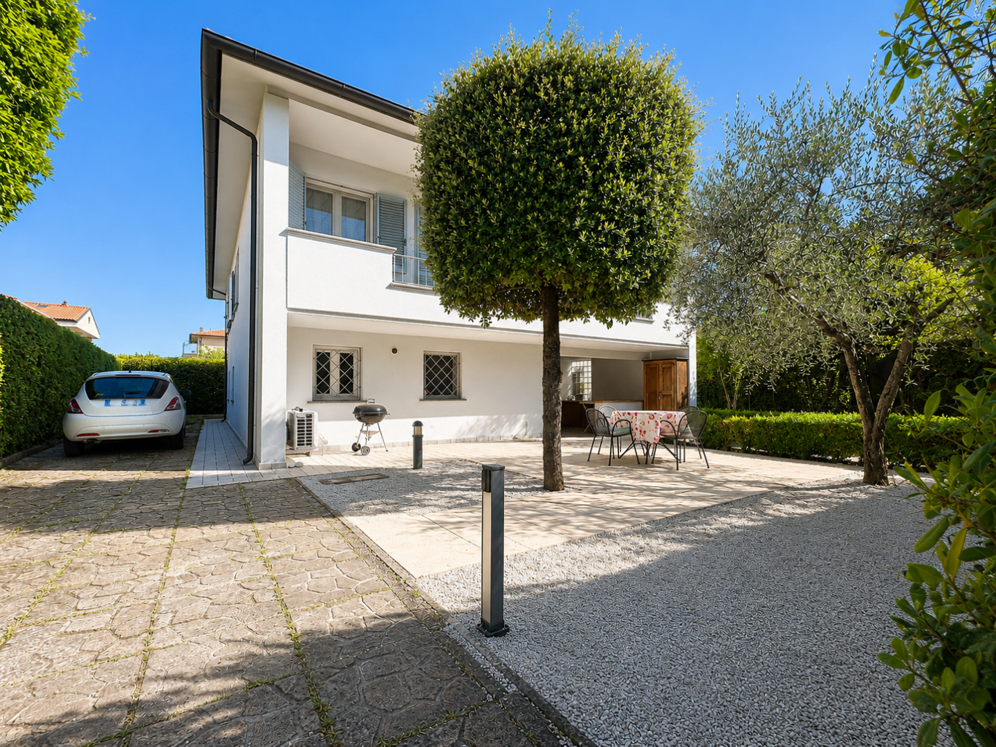 Villa con giardino, Cecina marina