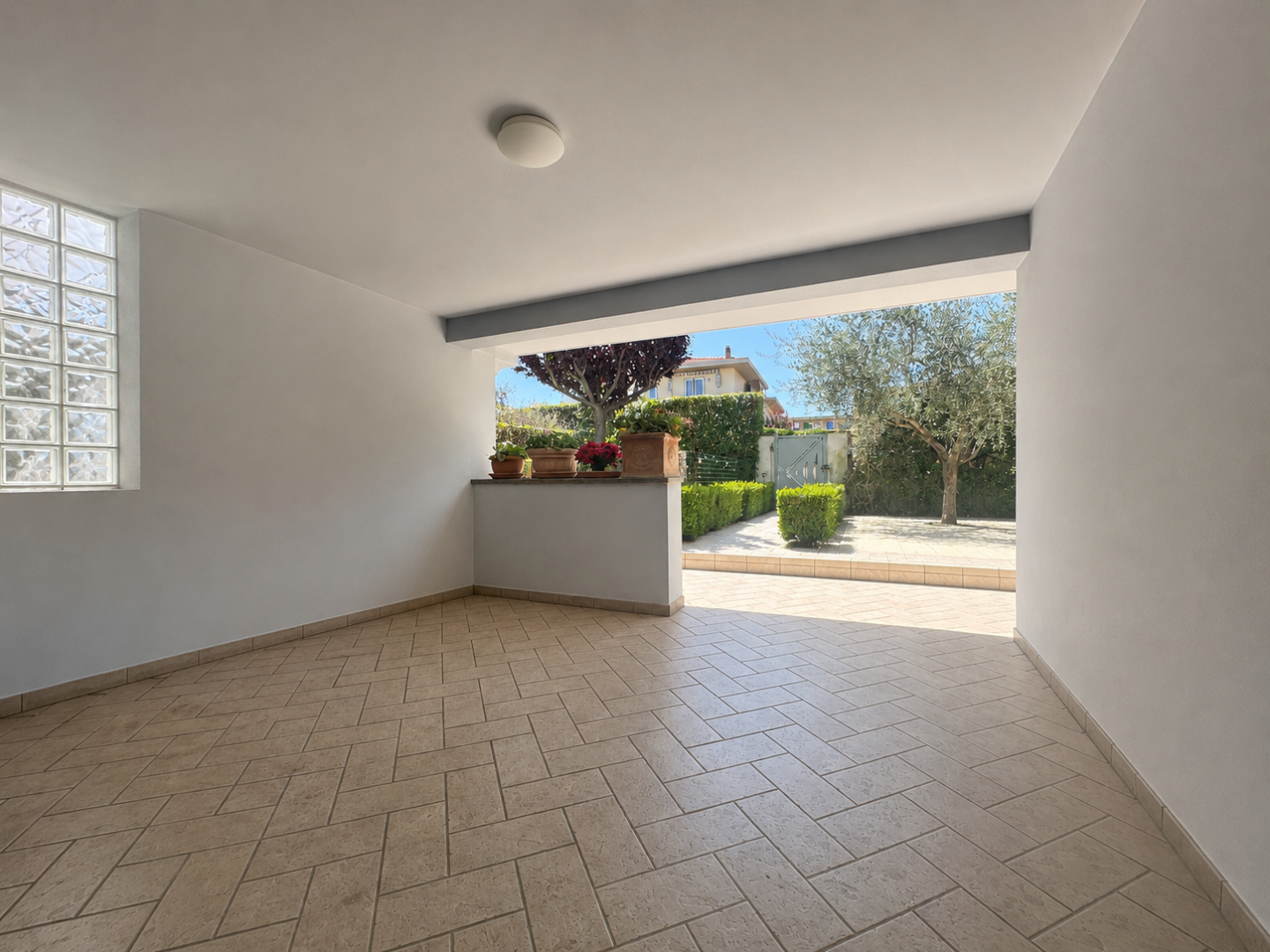 Villa con giardino, Cecina marina