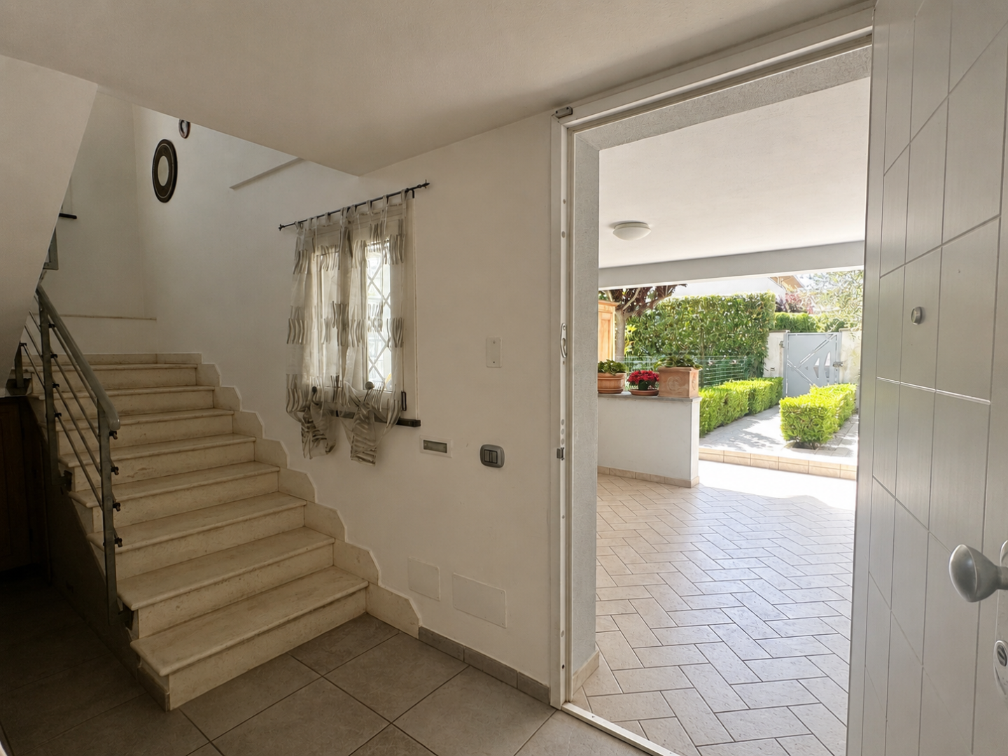 Villa con giardino, Cecina marina