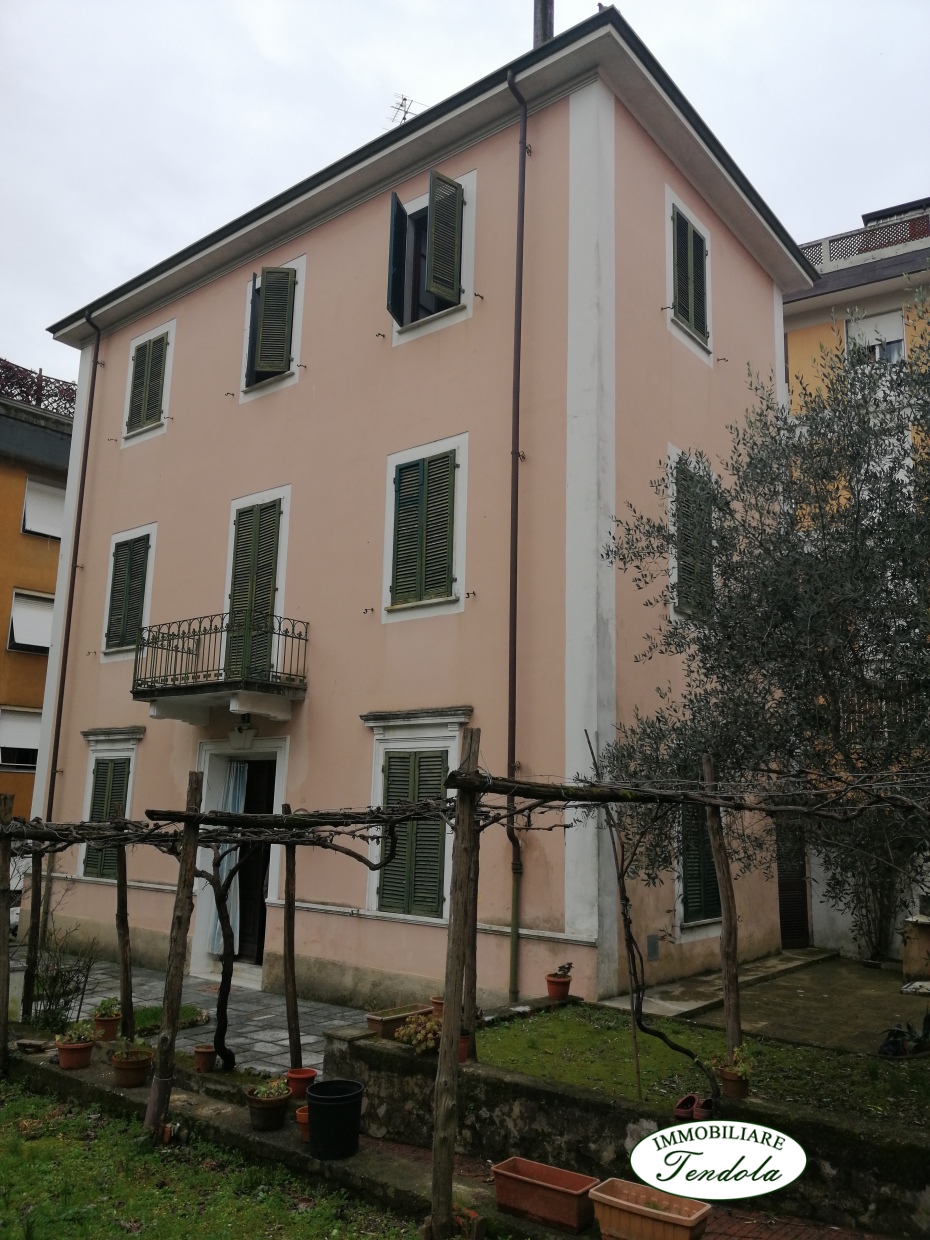 Villa in vendita a Carrara