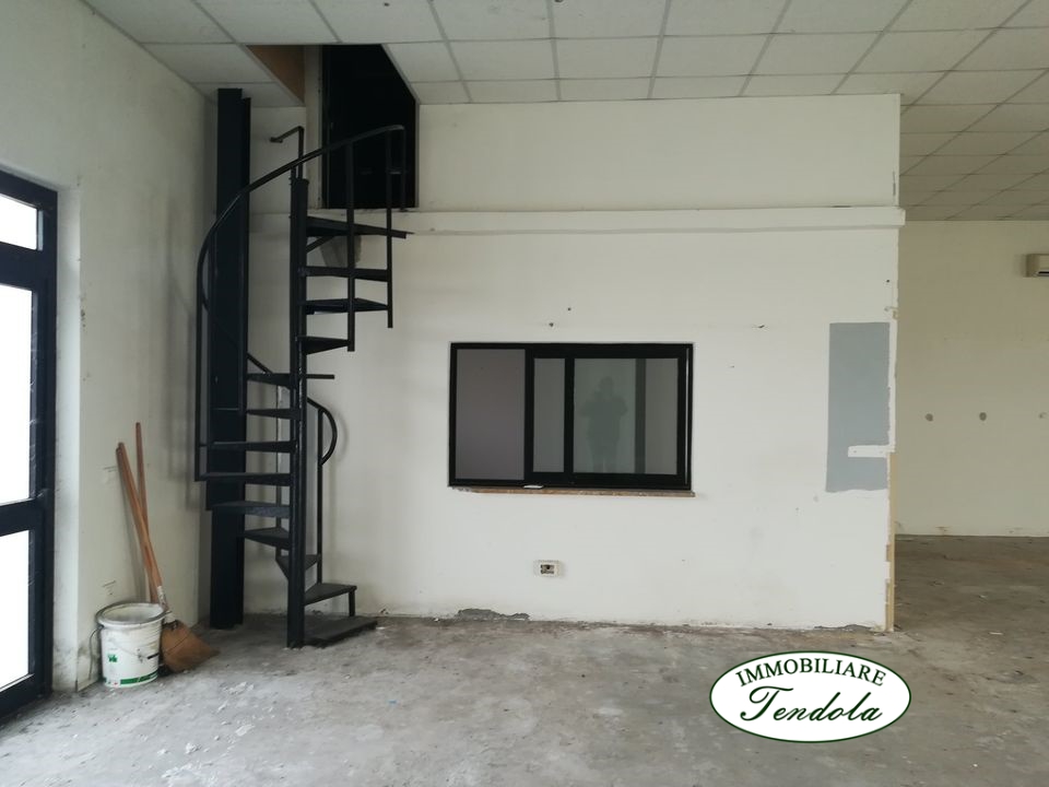 Capannone in vendita, Castelnuovo Magra molicciara