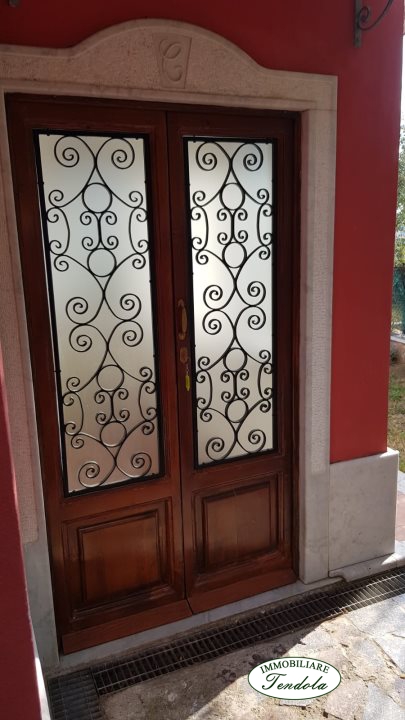 Casa indipendente vista mare a Carrara