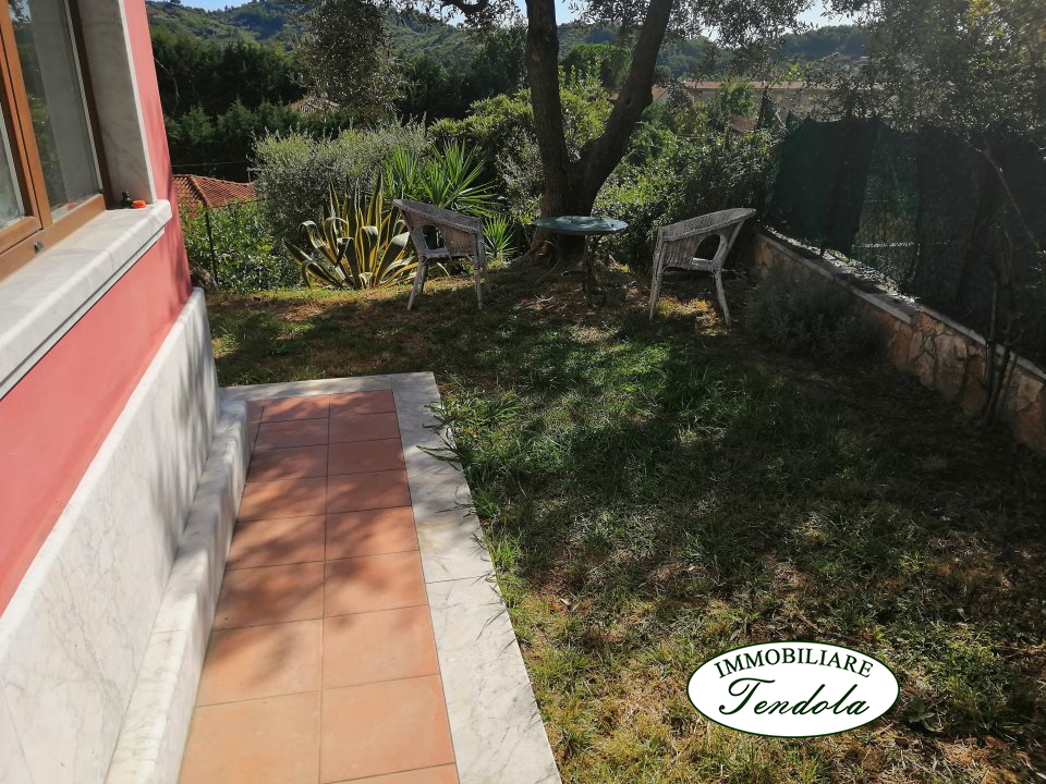 Casa indipendente vista mare a Carrara