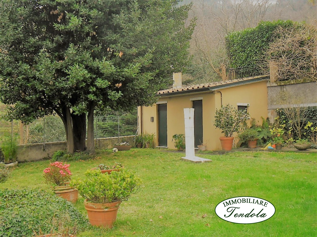 Villa in vendita a Carrara