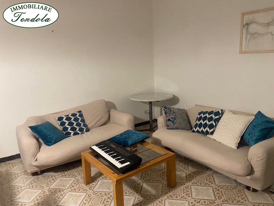 Casa indipendente in affitto, Ortonovo isola