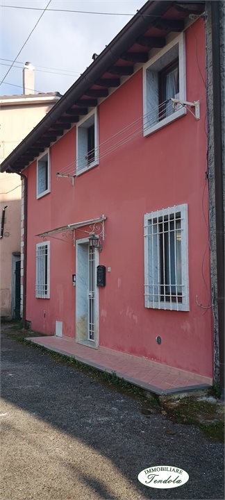 Casa indipendente in affitto a Carrara