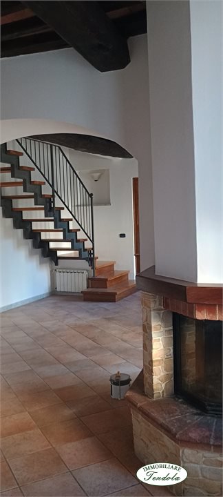 Casa indipendente in affitto a Carrara