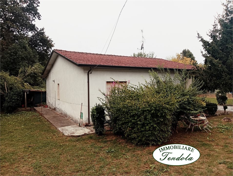Casa – Castelnuovo Magra, Palvotrisia