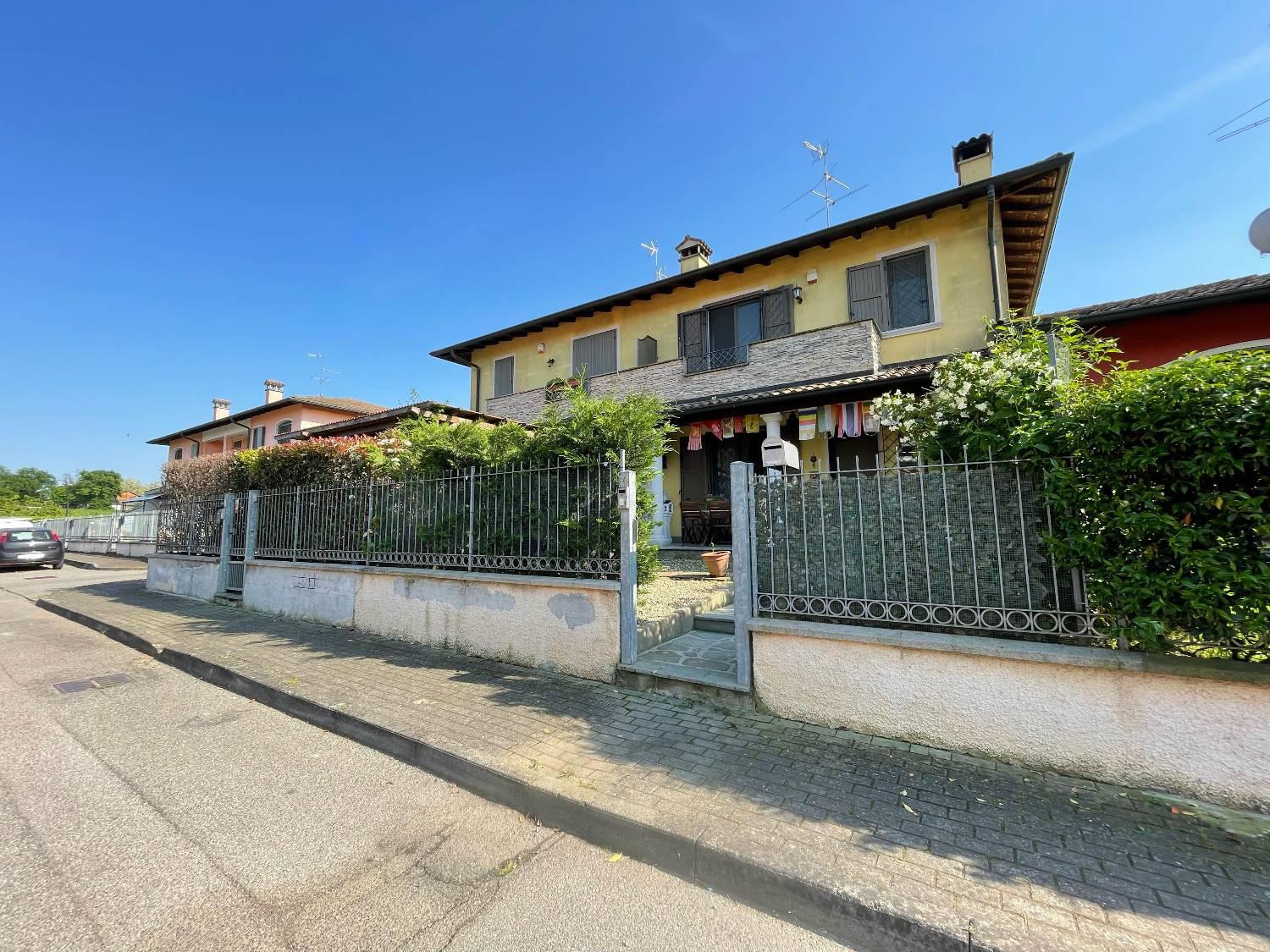 Villa in vendita a Inverno e Monteleone