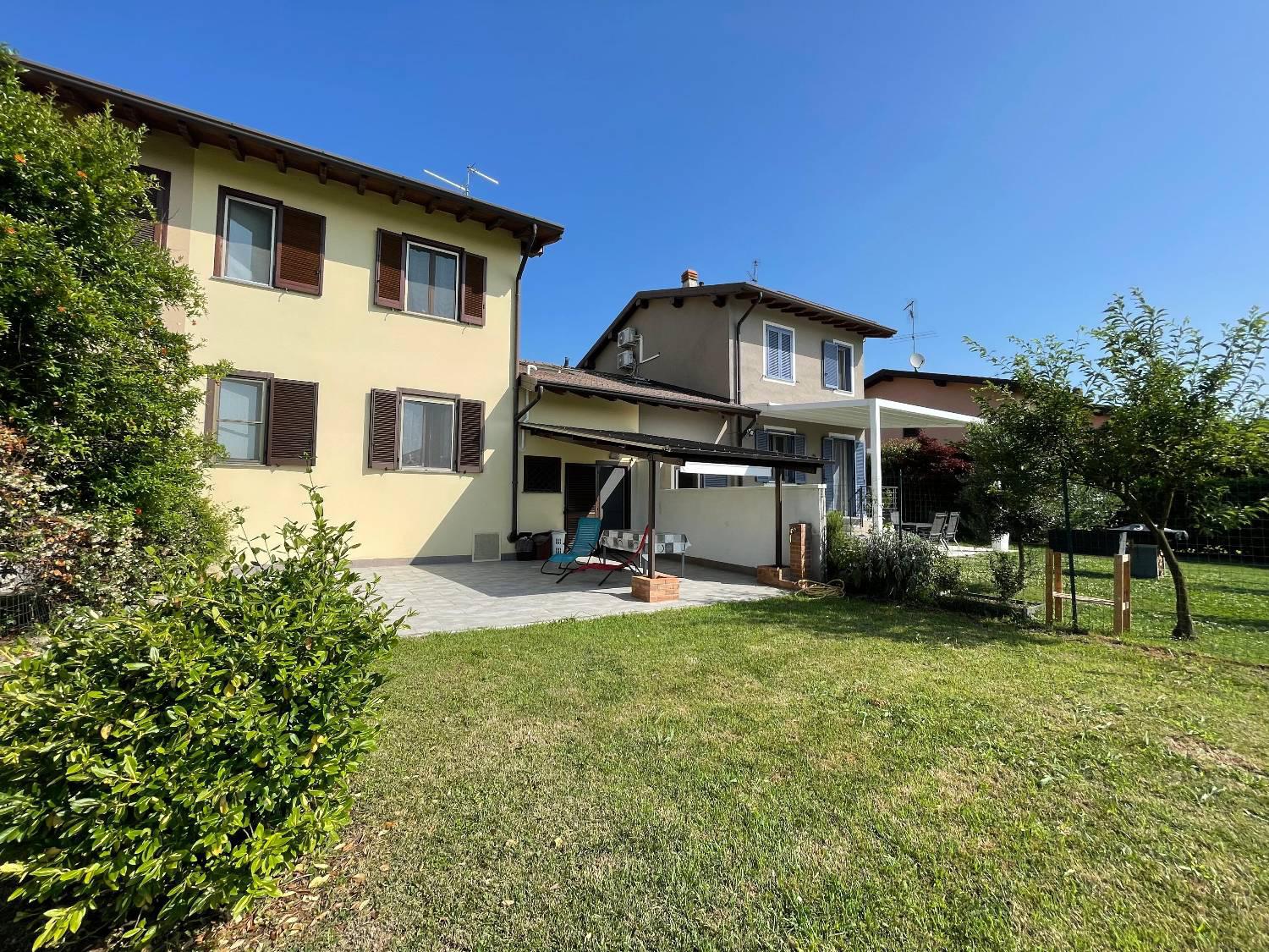 Villa con giardino a Mairago