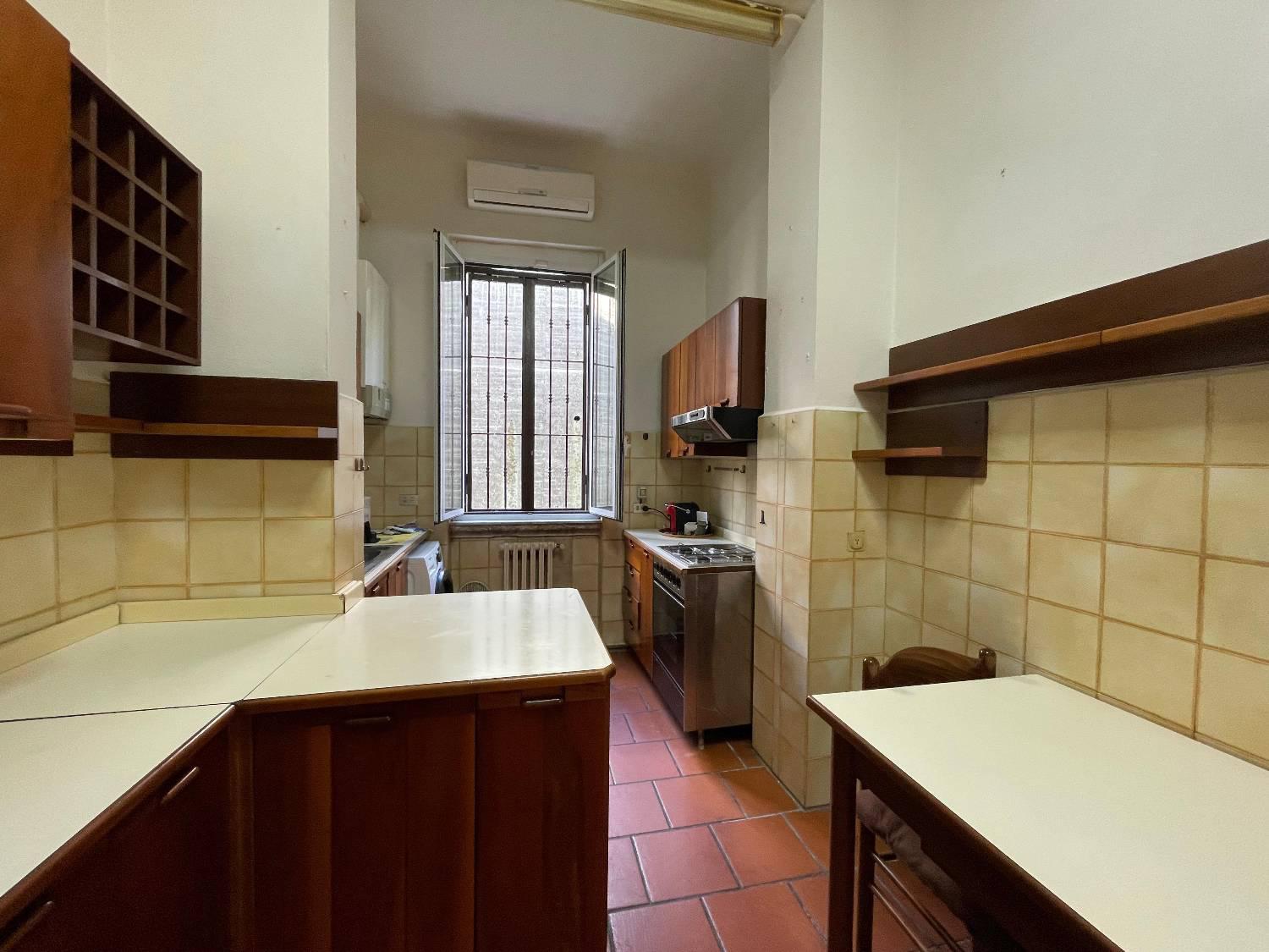 Quadrilocale con box a Milano