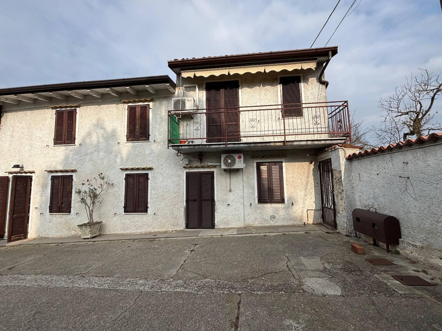 Casa indipendente con giardino a Maleo