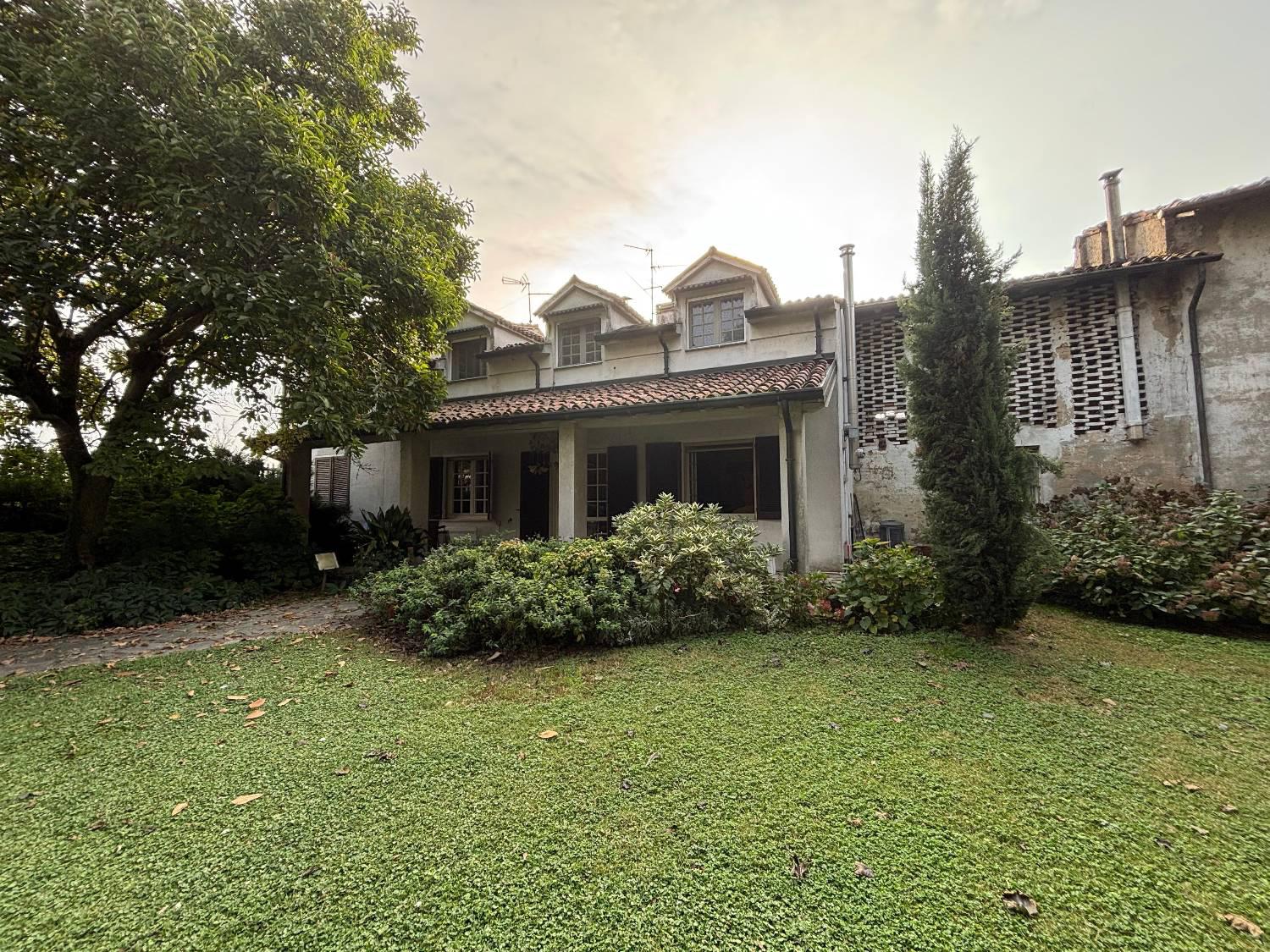 Casa indipendente con giardino a Maleo
