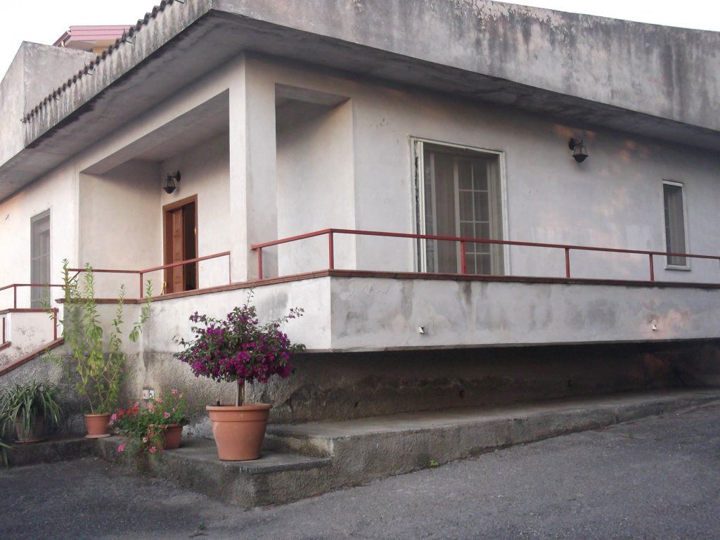 Villa con giardino a Scalea