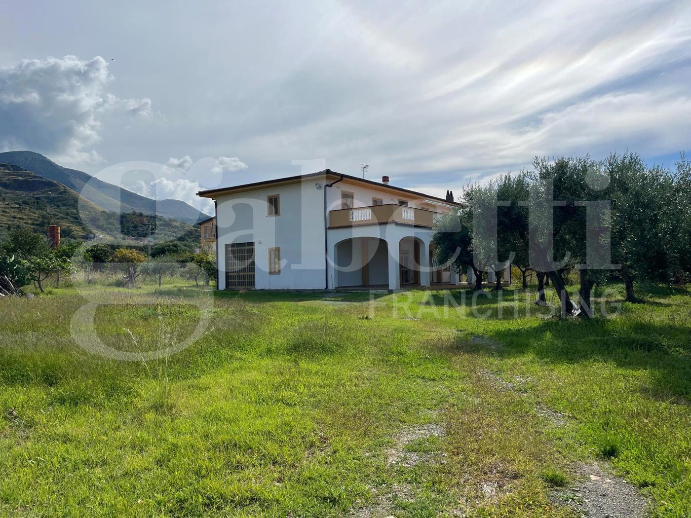 Stabile/Palazzo in vendita a Grisolia