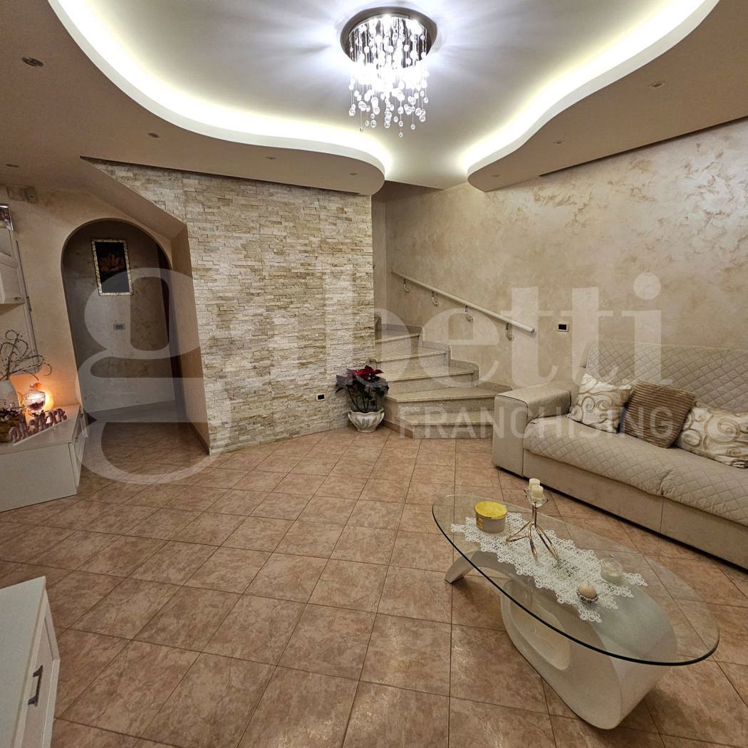 Villa con giardino a Scalea