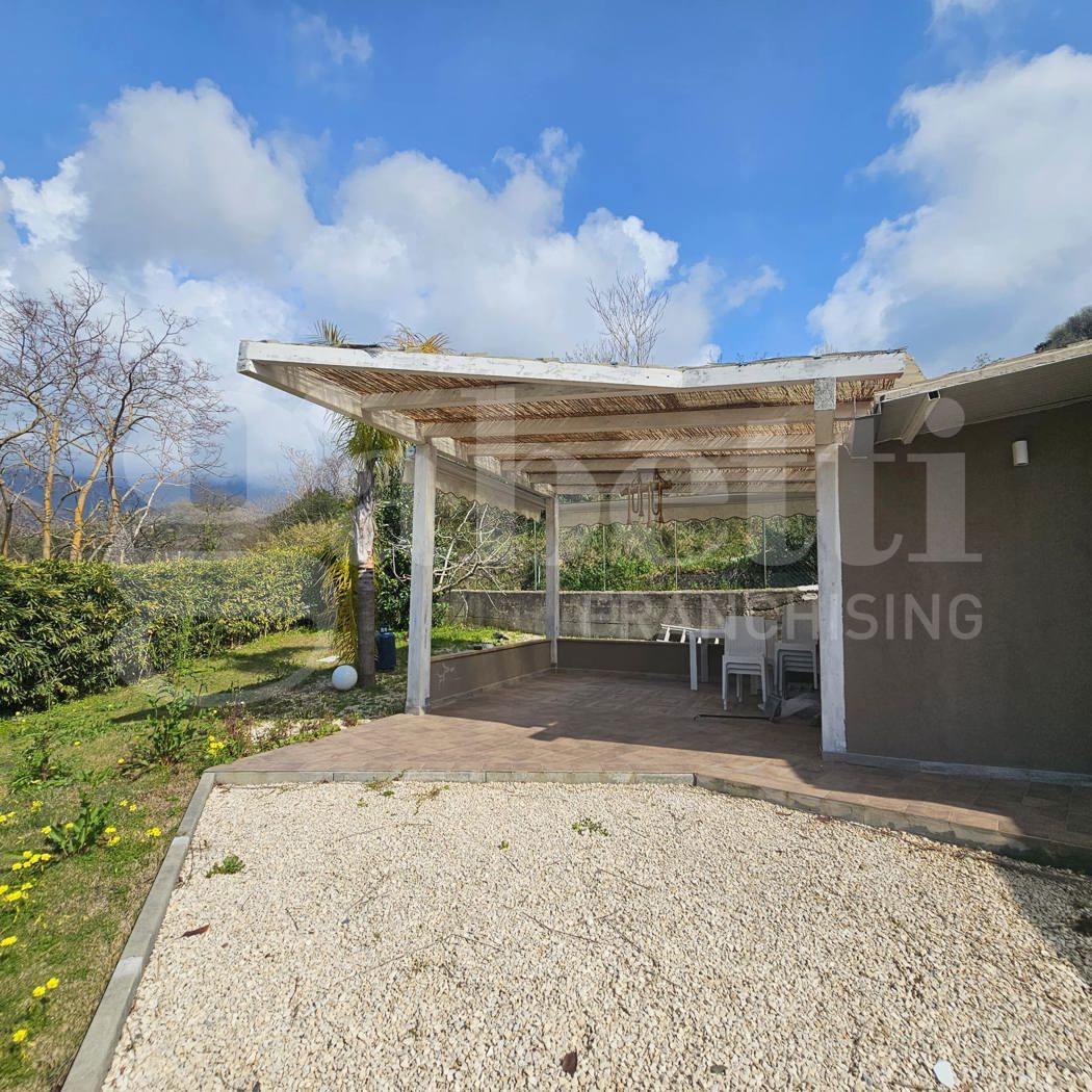 Casa indipendente con giardino a Belvedere Marittimo