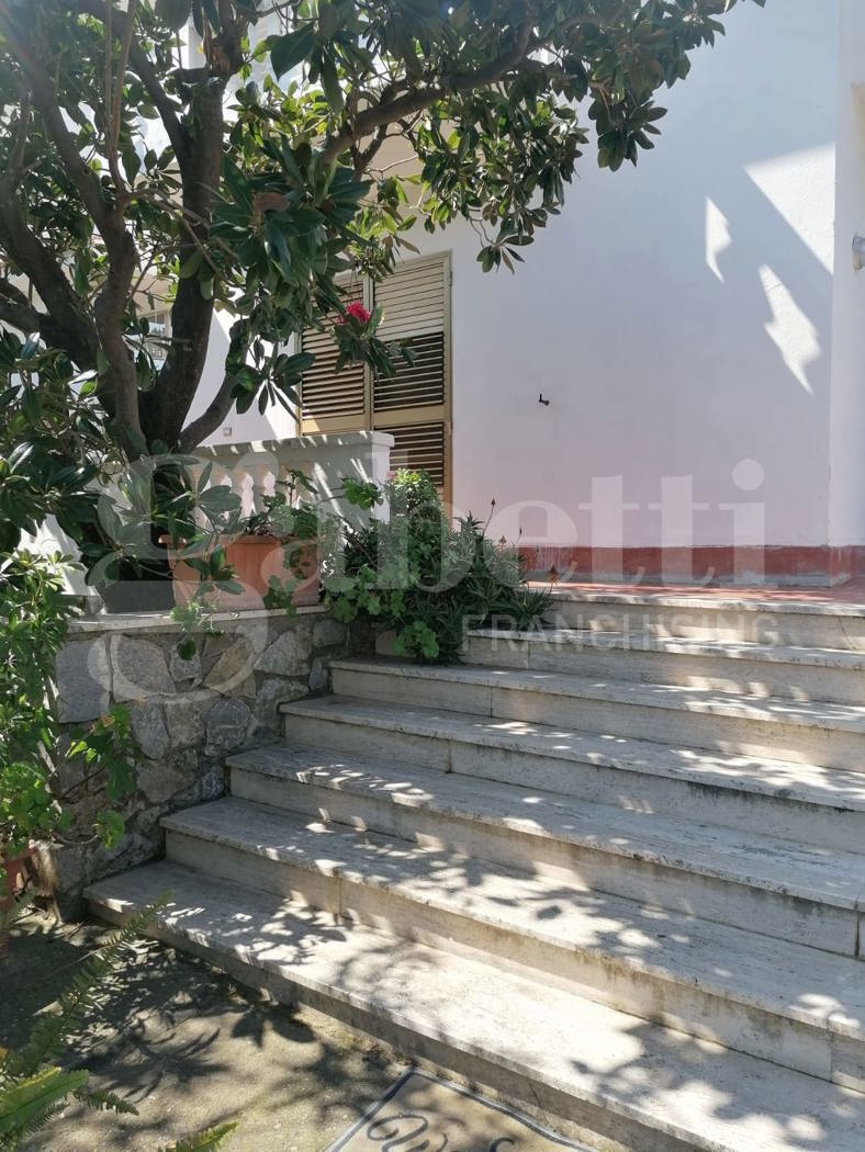 Villa Bifamiliare con giardino a Scalea