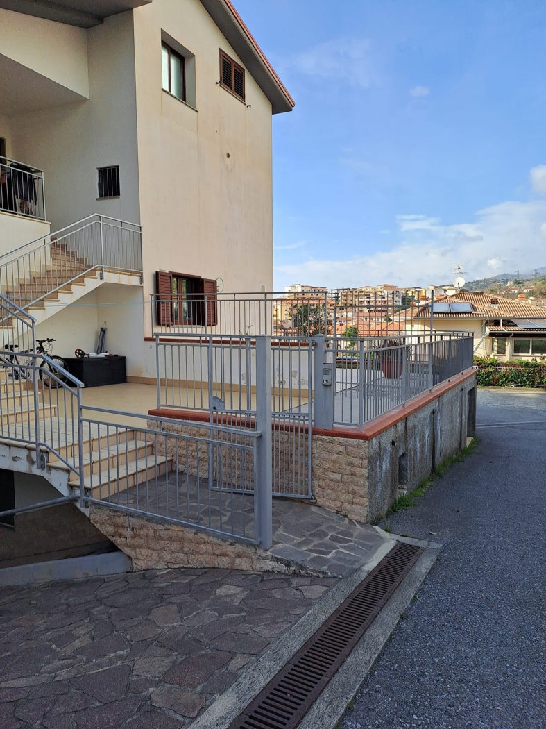Trilocale con giardino a Belvedere Marittimo