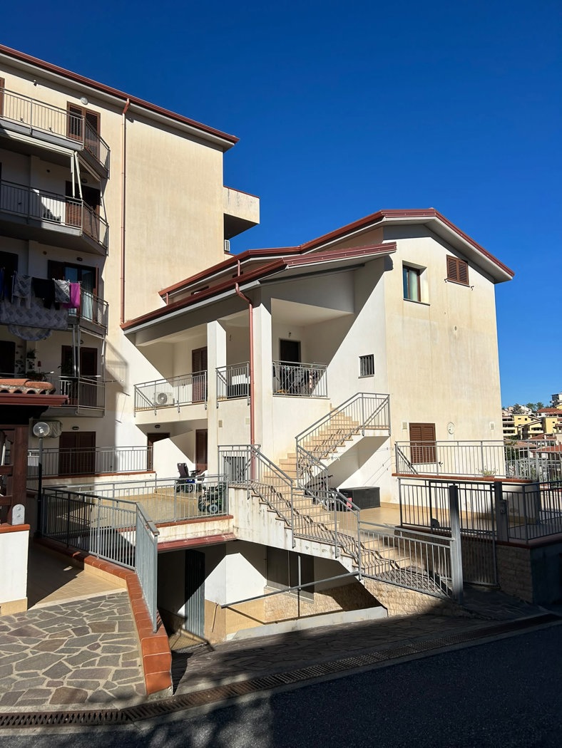 Trilocale con giardino a Belvedere Marittimo