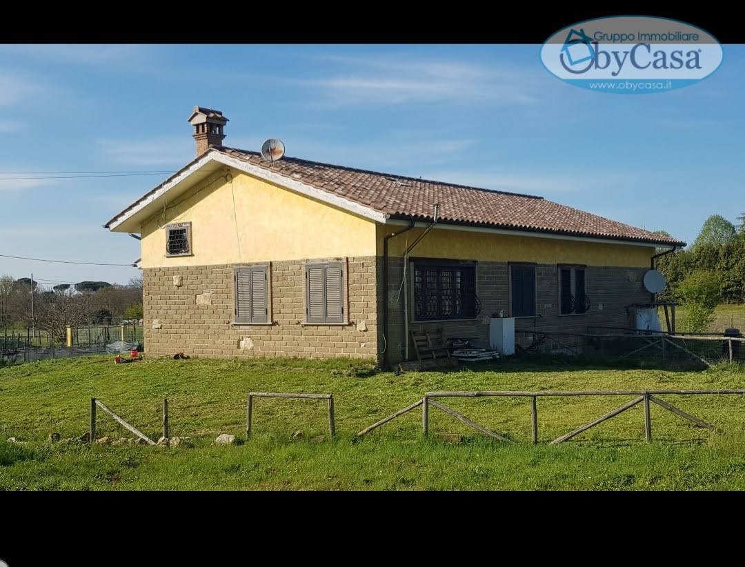 Casa di Campagna in vendita a Vejano