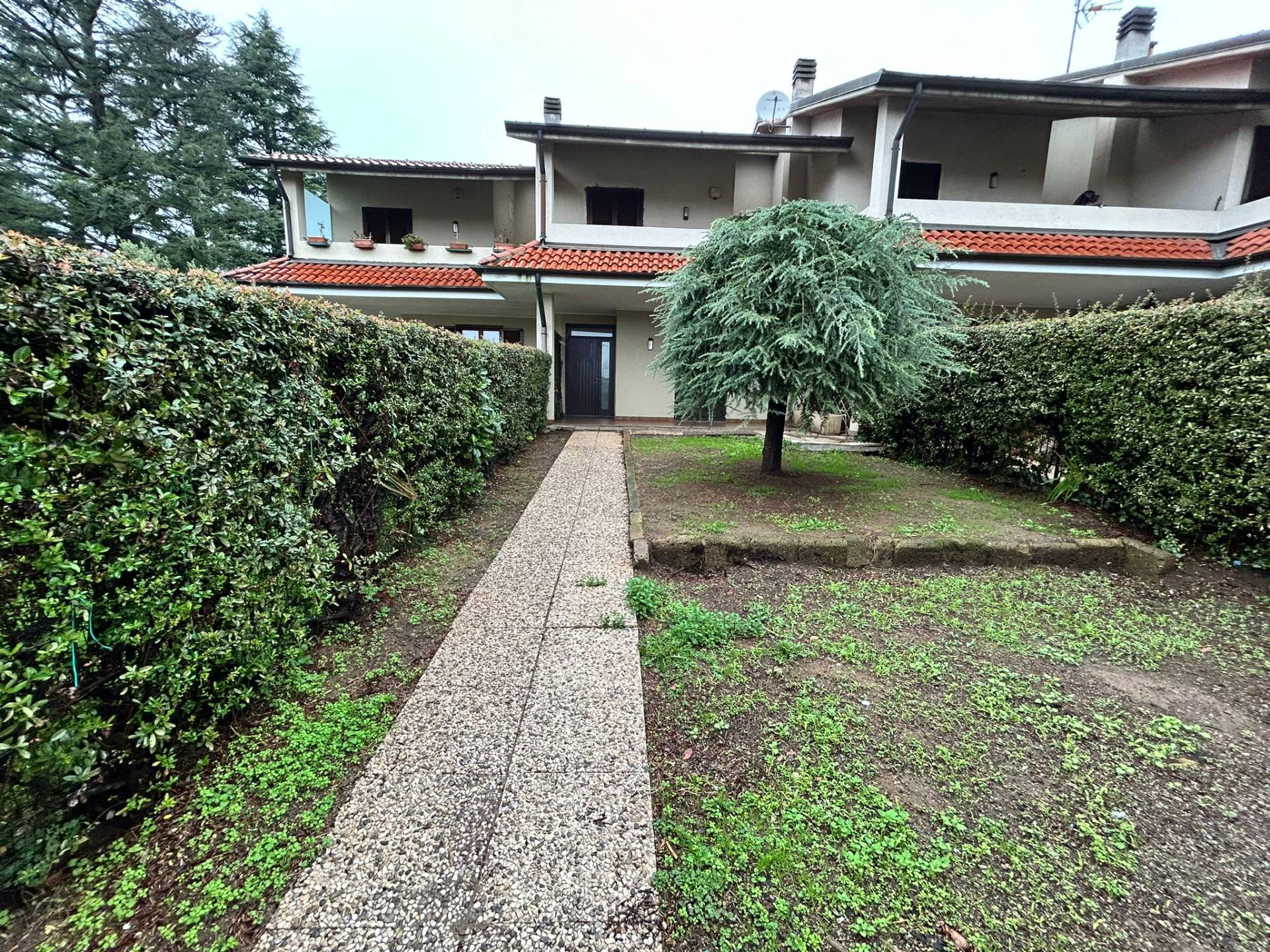 Villa con box a Gorla Maggiore