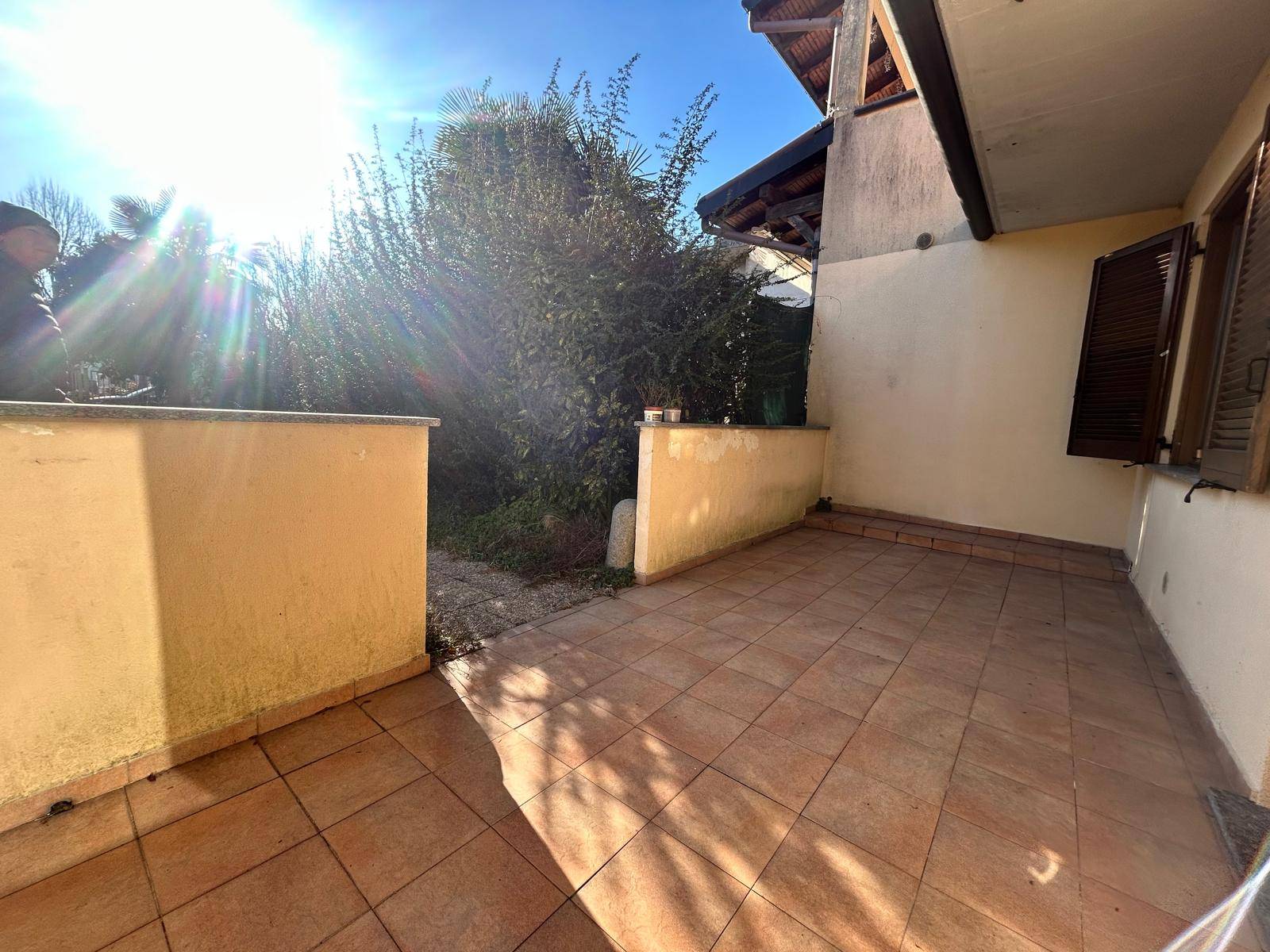 porzione di villa bifamiliare in vendita a Gorla Maggiore