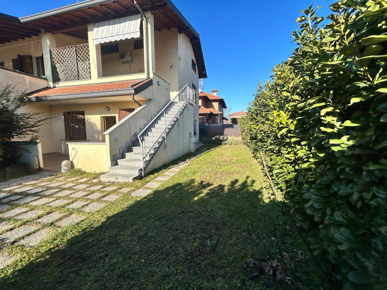 villa bifamiliare in vendita a Gorla Maggiore