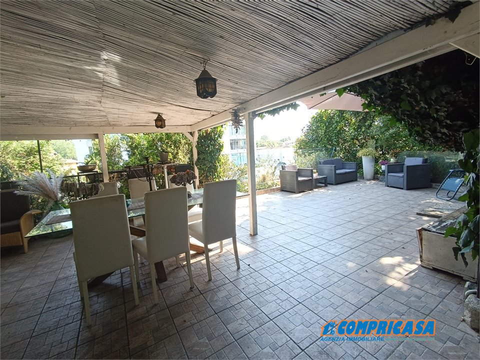 Casa indipendente in vendita a Peschiera del Garda