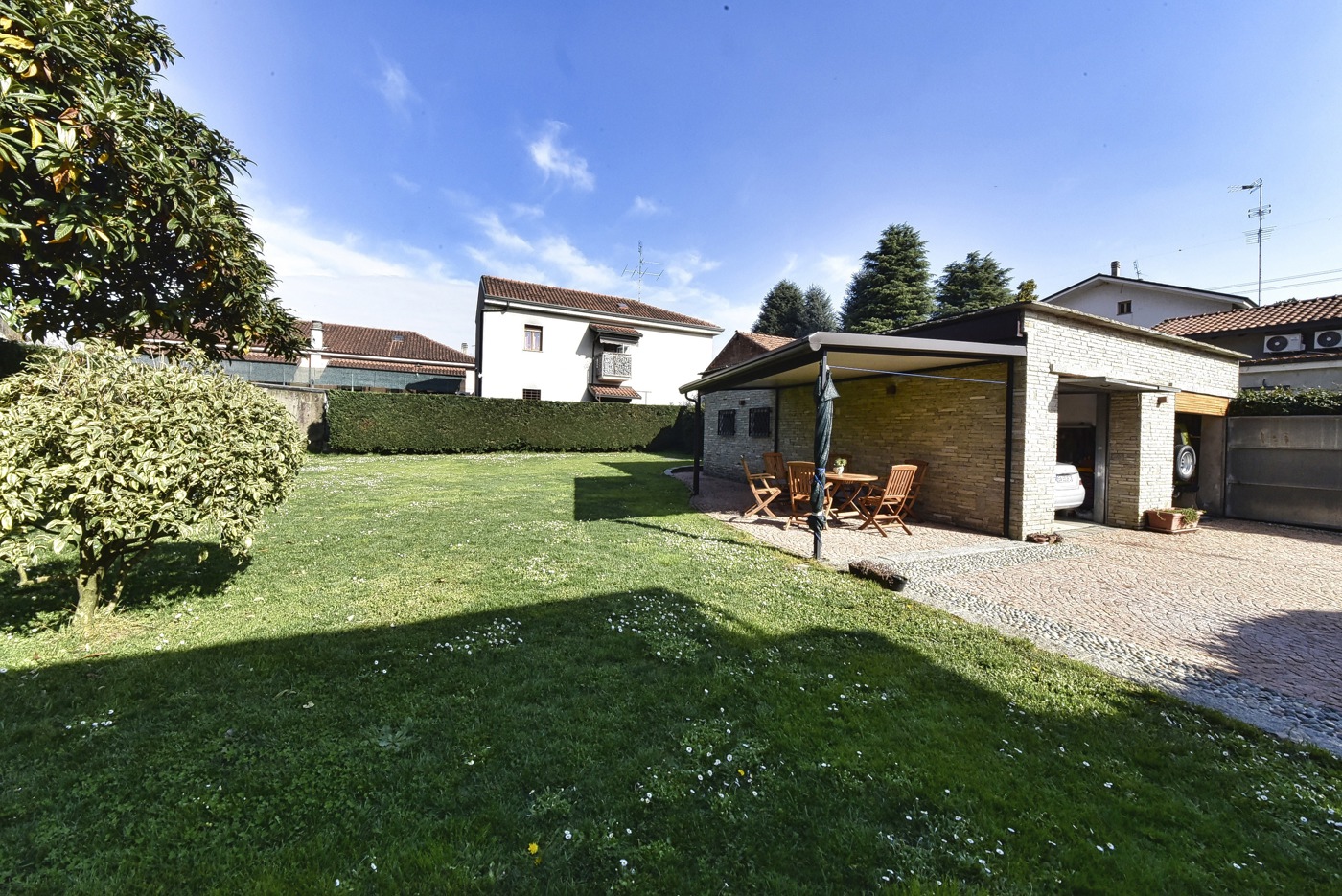 Villa con giardino a Paderno Dugnano