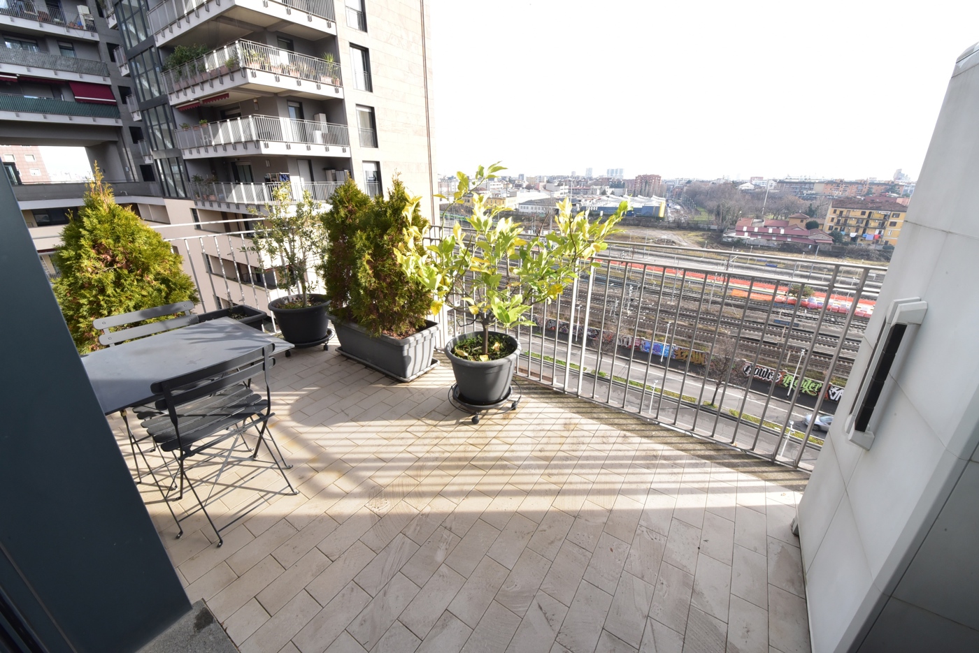 Bilocale con box a Milano